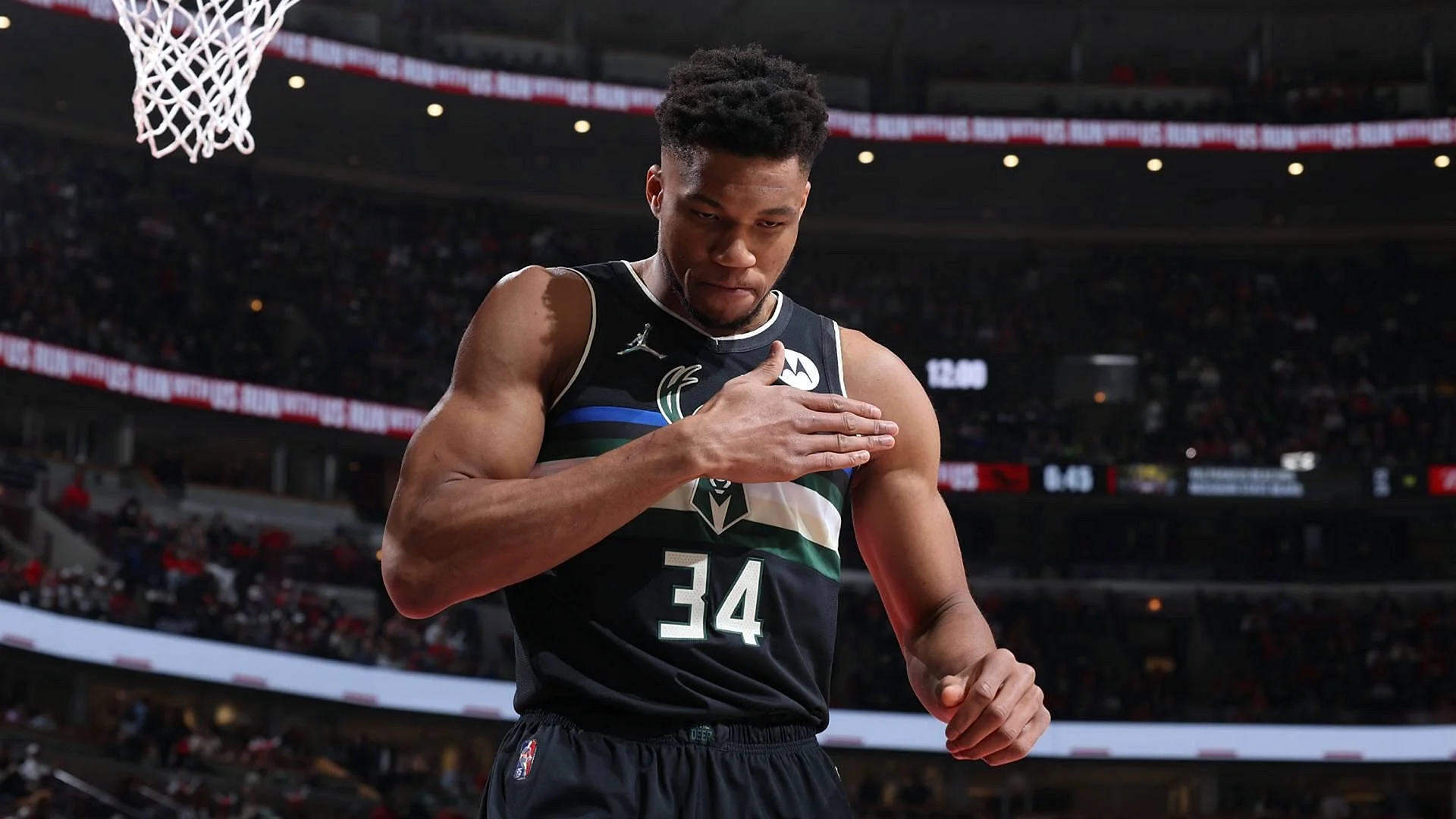 7. Giannis Antetokounmpo 2022 Art Wallpaper