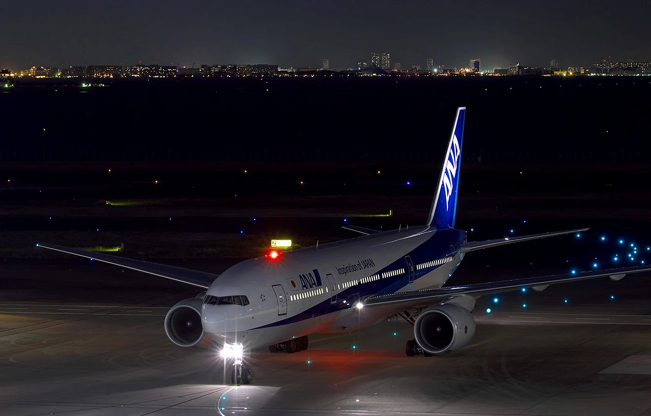 737 At Night Wallpaper
