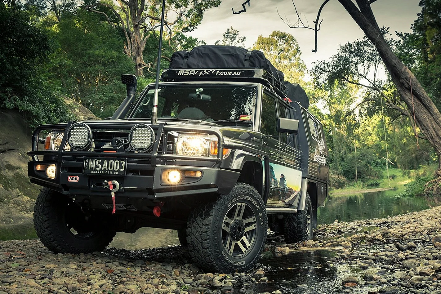 79 Land Cruiser Offroad Wallpaper