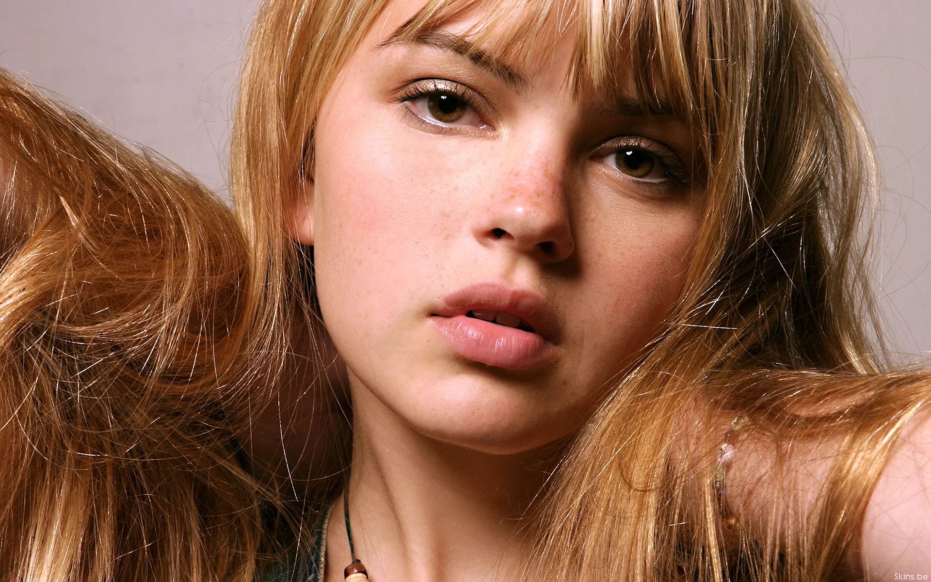 Aimee Teegarden Wallpaper