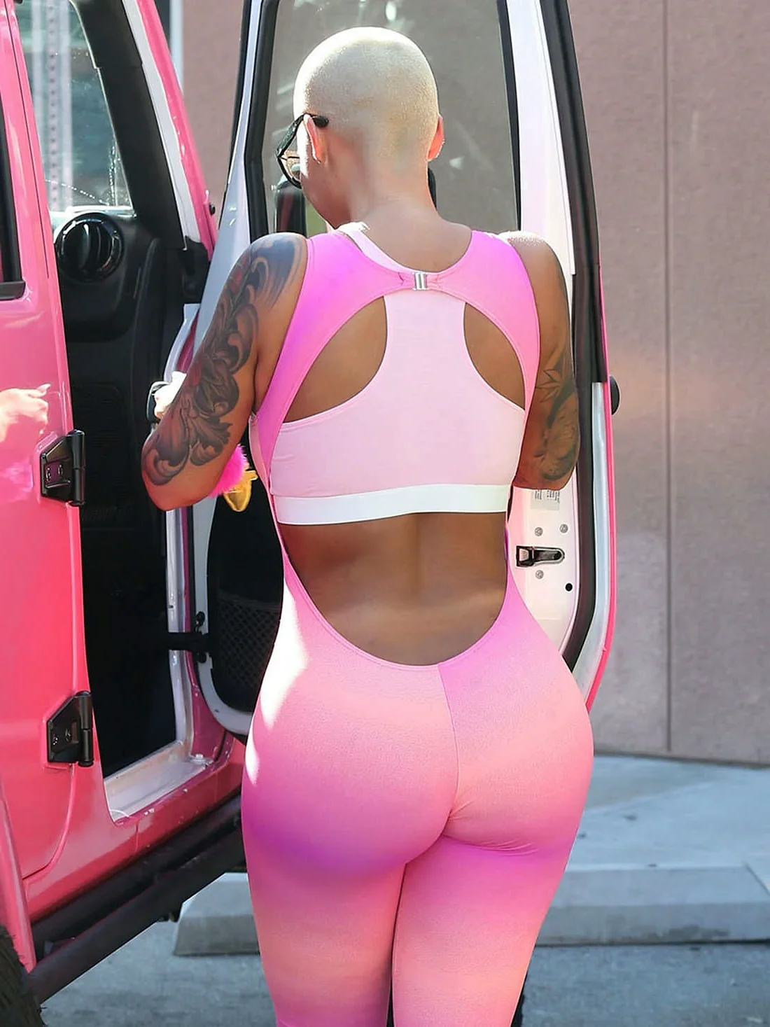 Amber Rose Pink Wallpaper