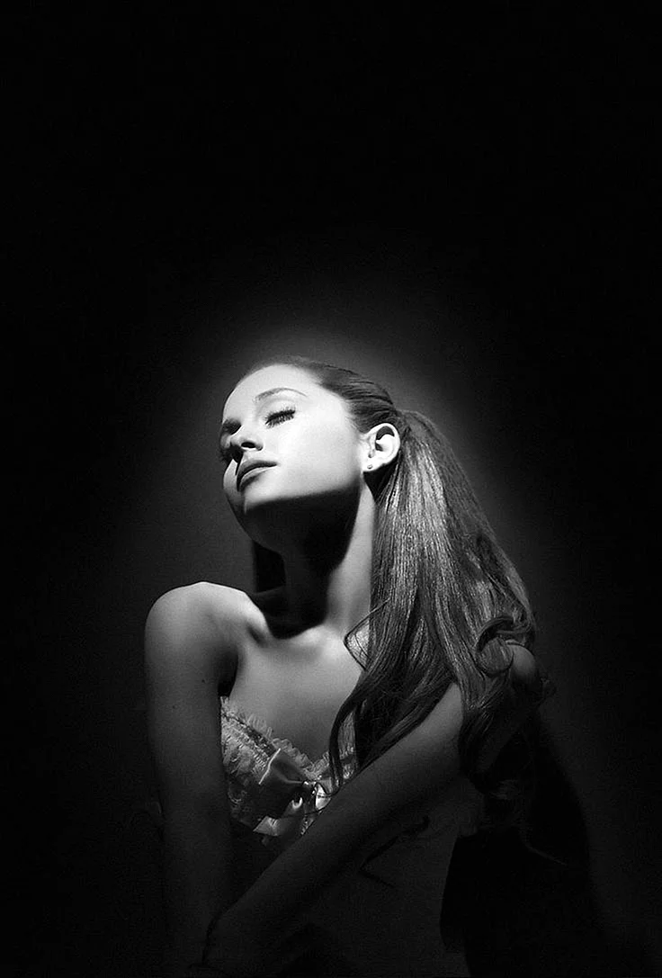 Ariana Grande HD Wallpaper For iPhone
