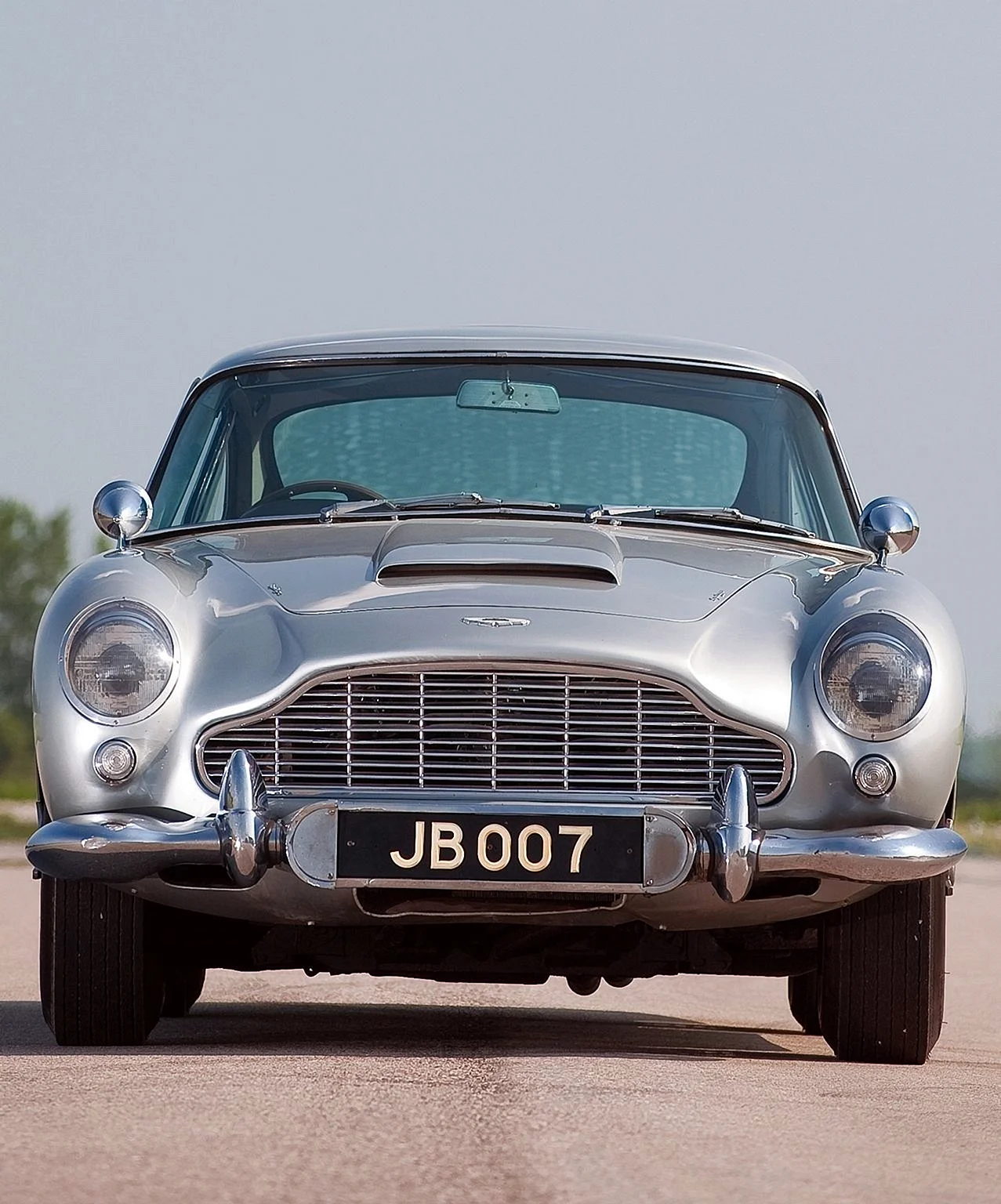 Aston Martin James Bond Wallpaper For iPhone