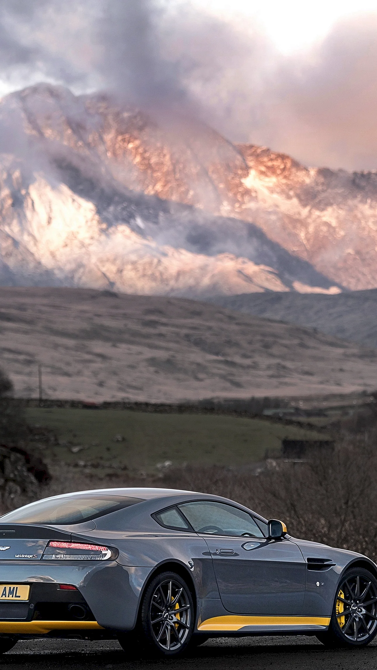 Aston Martin V12 Vantage Wallpaper For iPhone