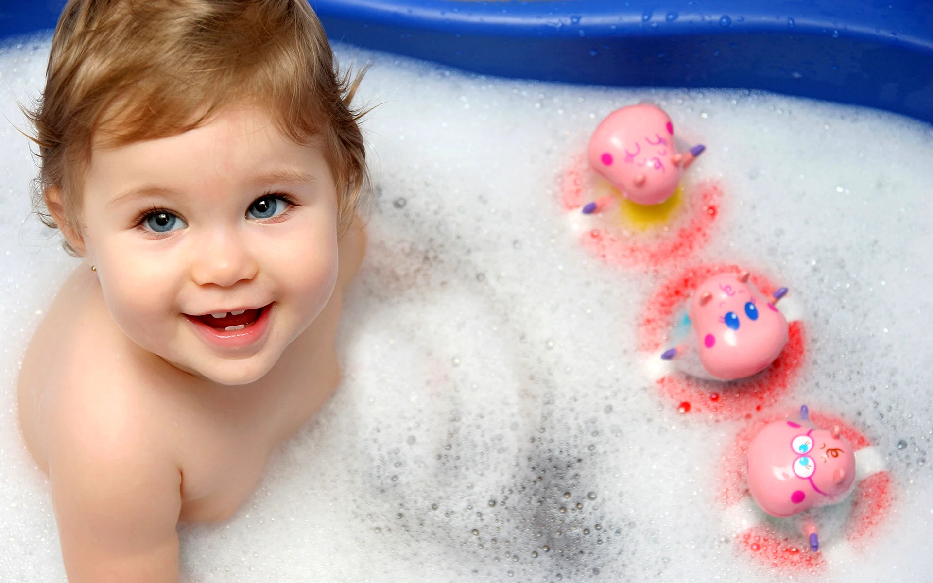 Baby Bath Time Wallpaper