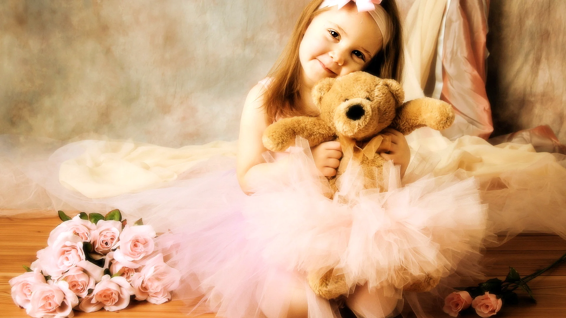 Baby With Teddy Bear Wallpaper
