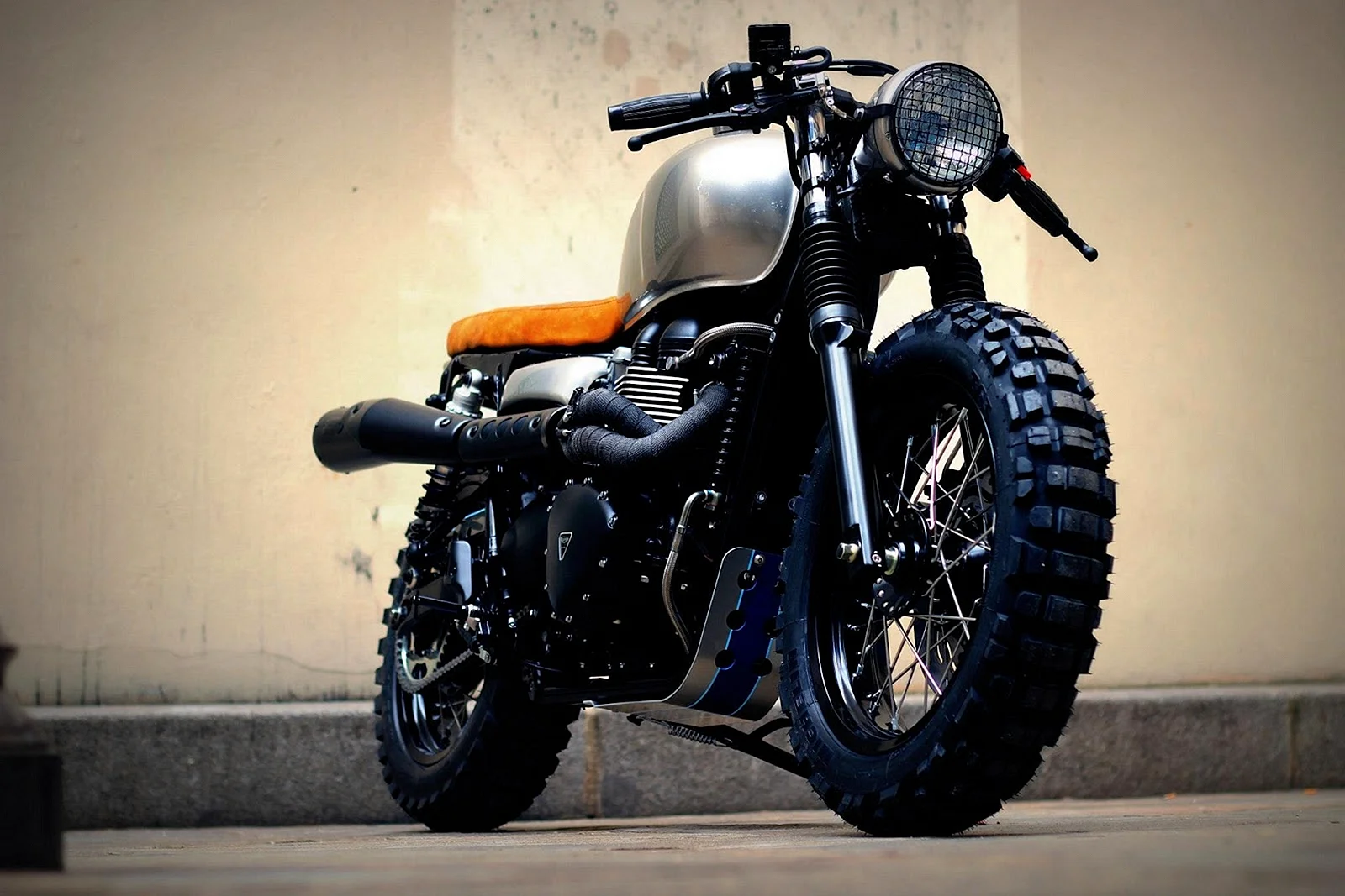 Bajaj Triumph Scrambler Wallpaper