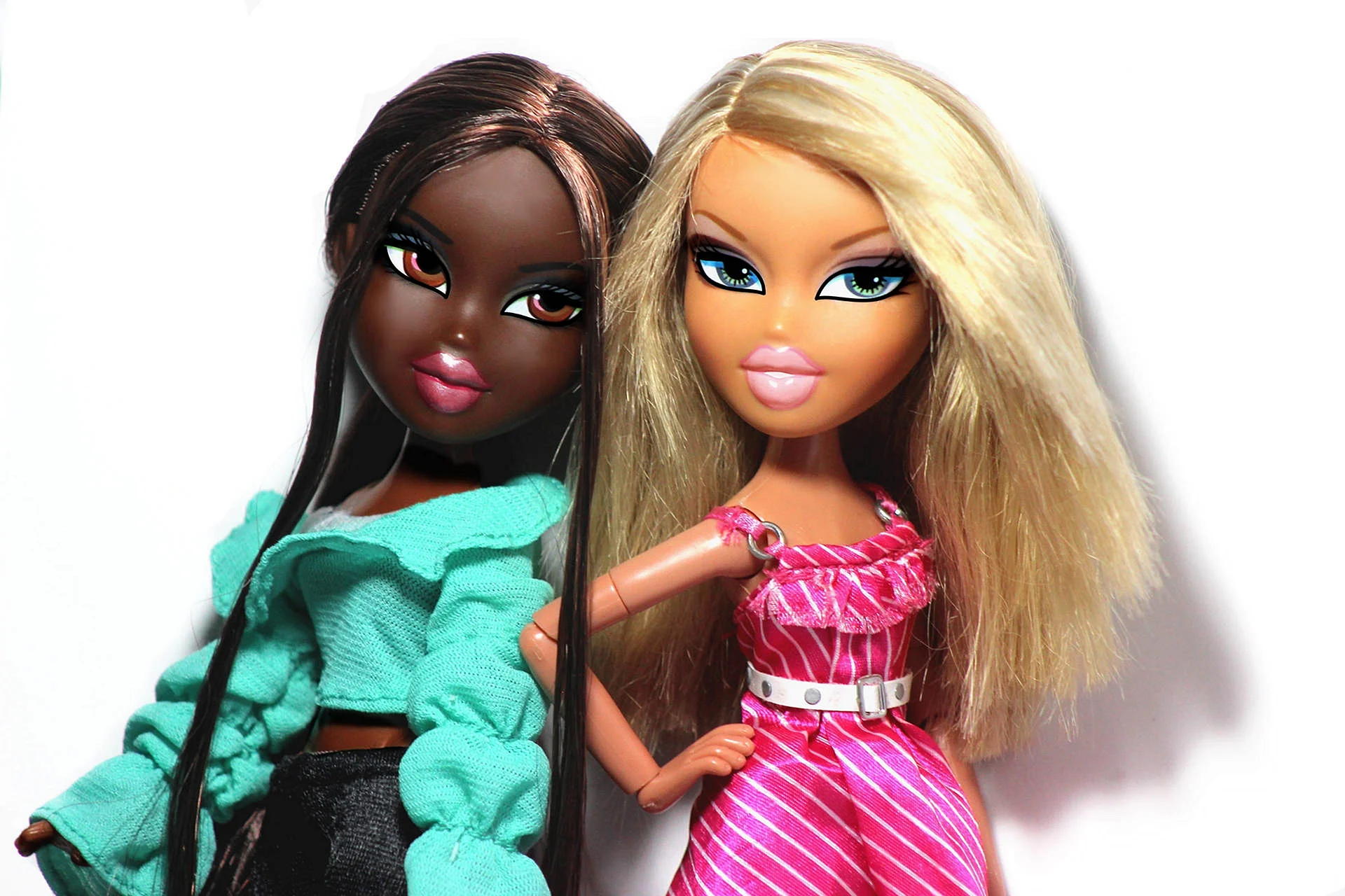 Barbie and Bratz Wallpaper