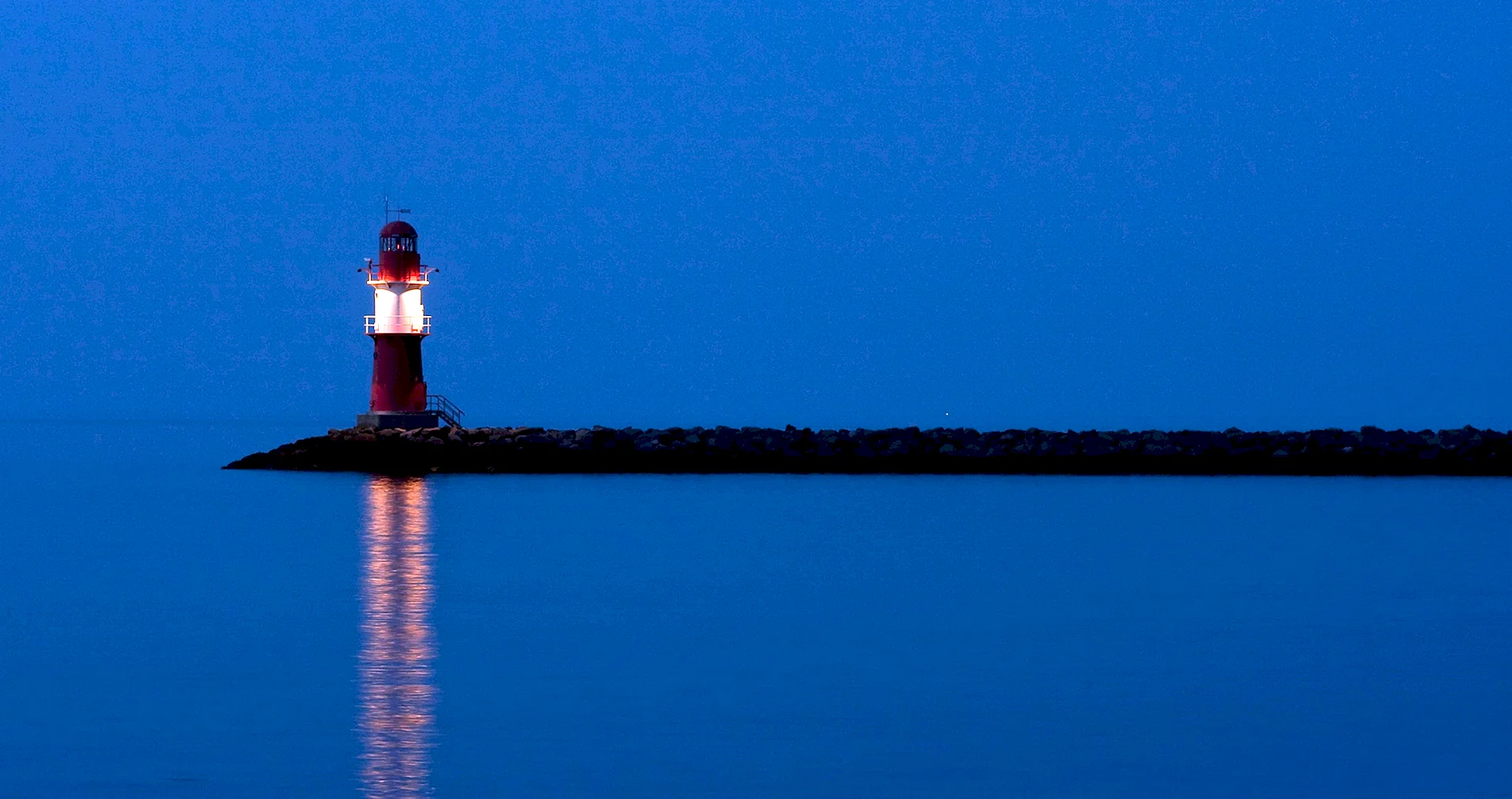 Beacon Lighthouse Wallpaper