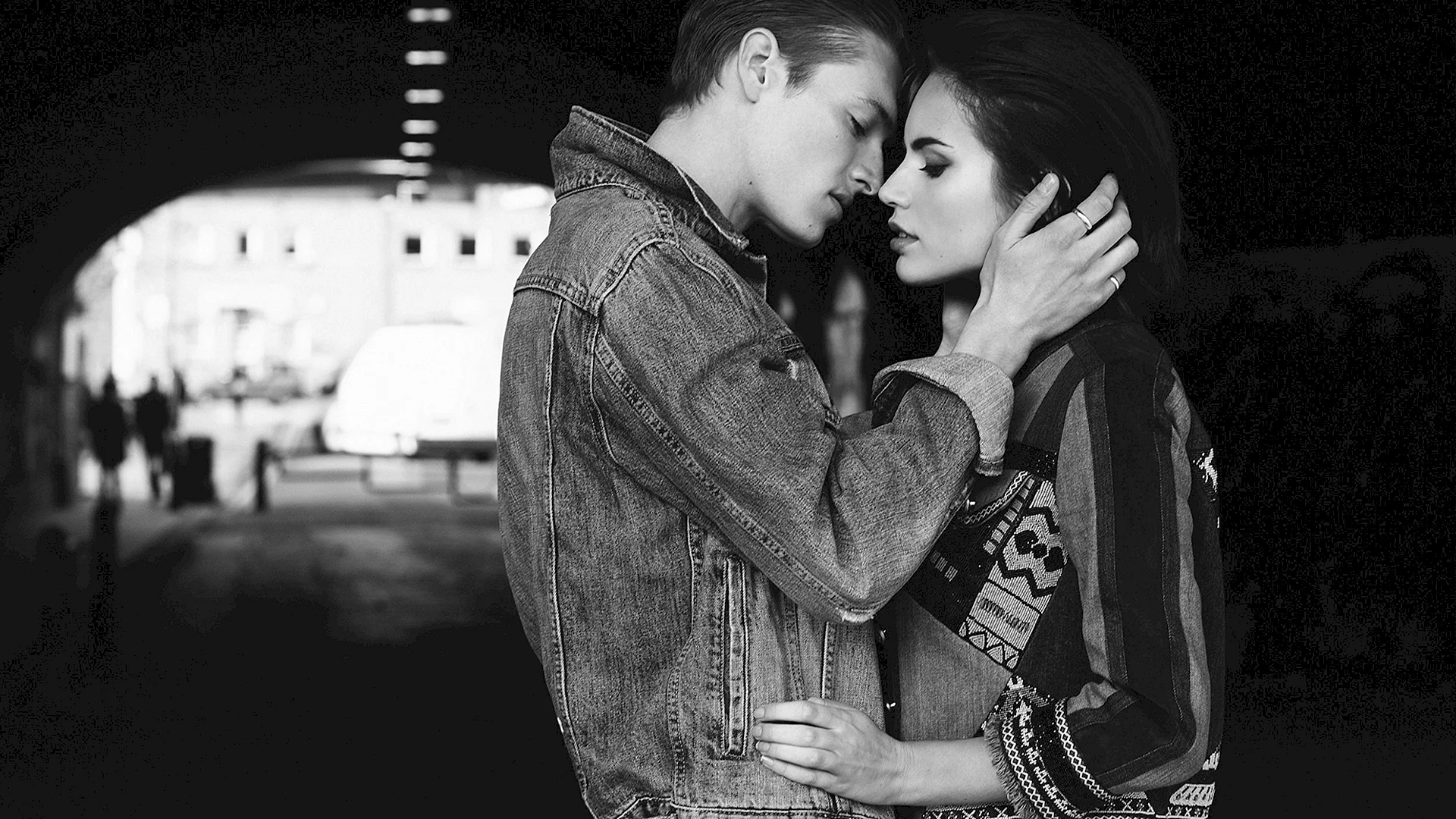 Black and White couple Wallpaper