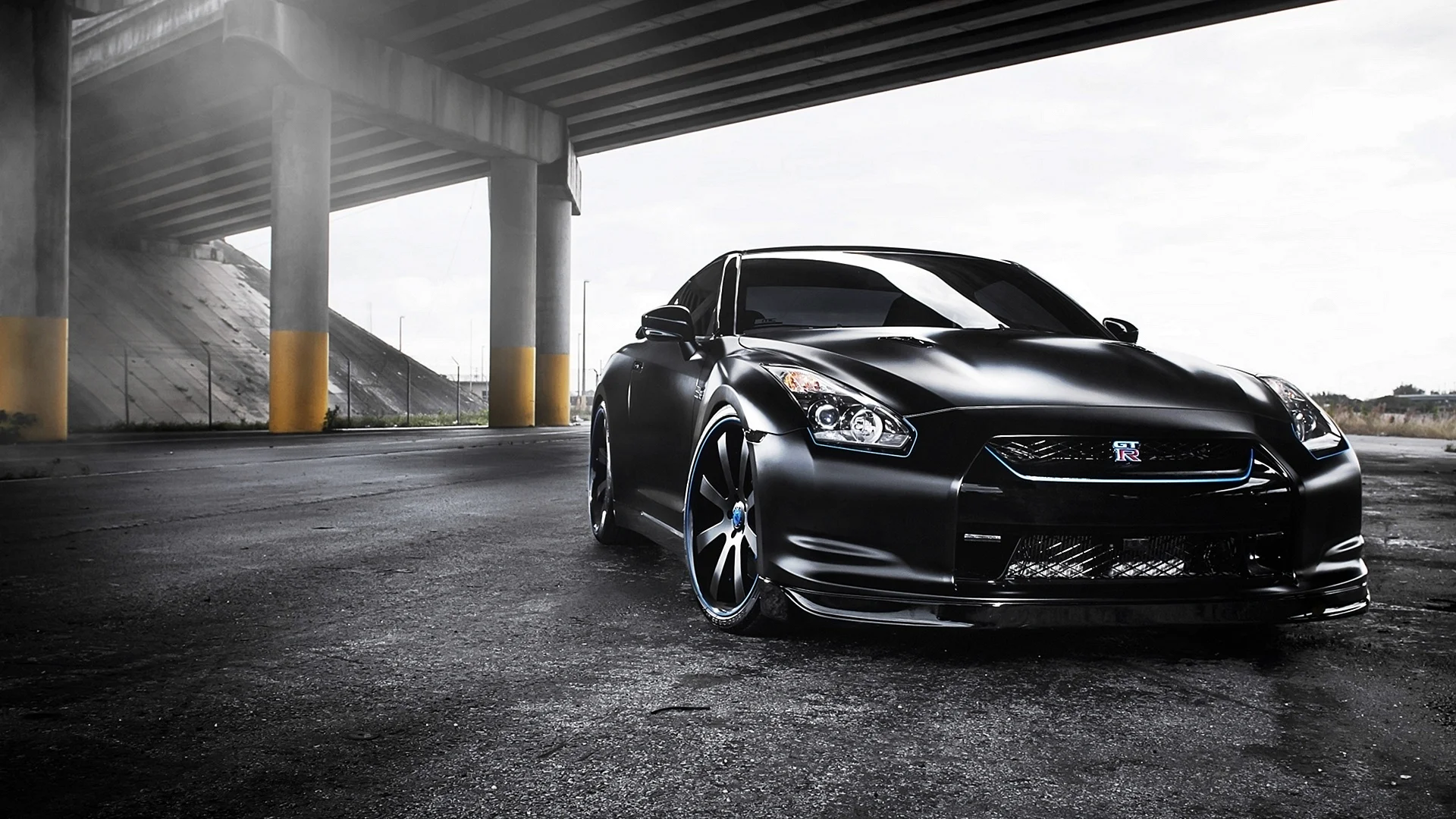 Black Nissan Car Wallpaper