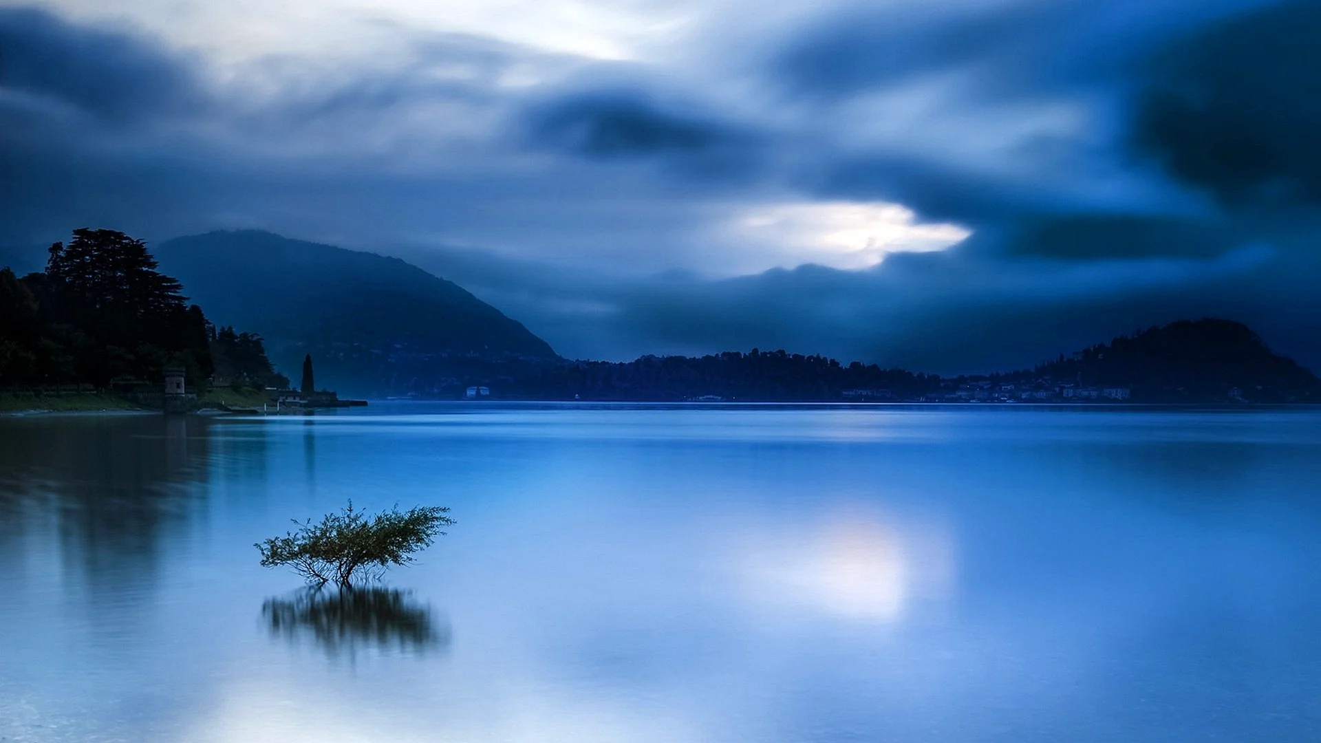 Calm Lake Wallpaper