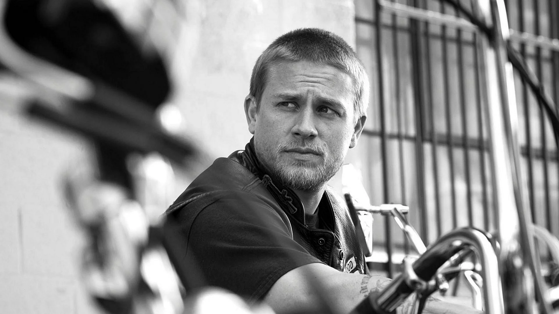 Charlie Hunnam Wallpaper