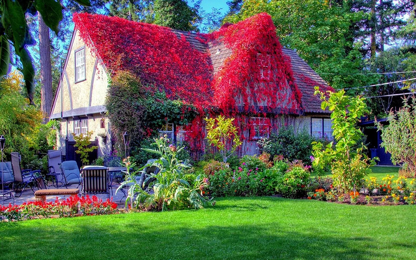 Cottage Garden Wallpaper