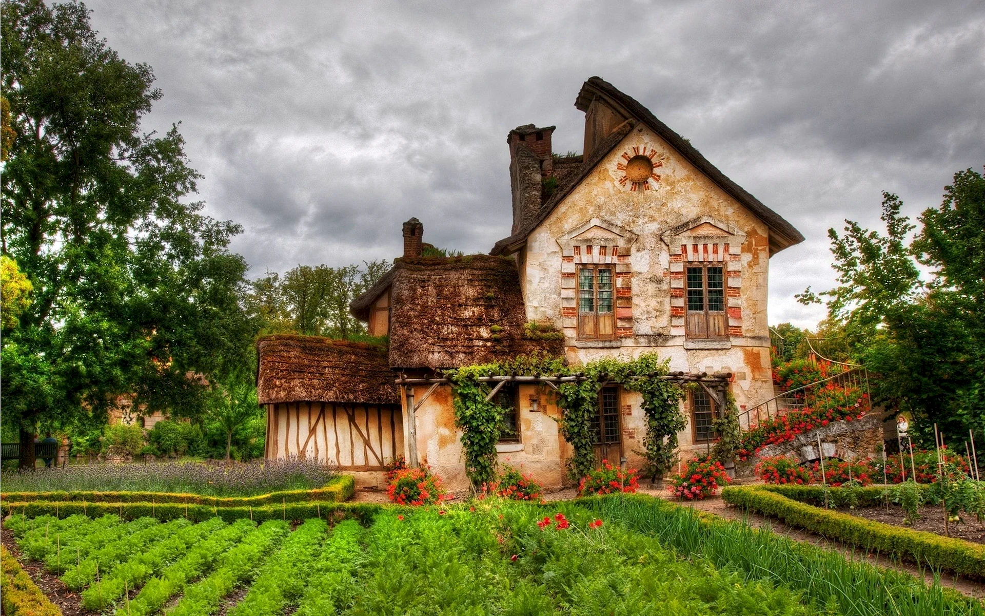 Country House Wallpaper