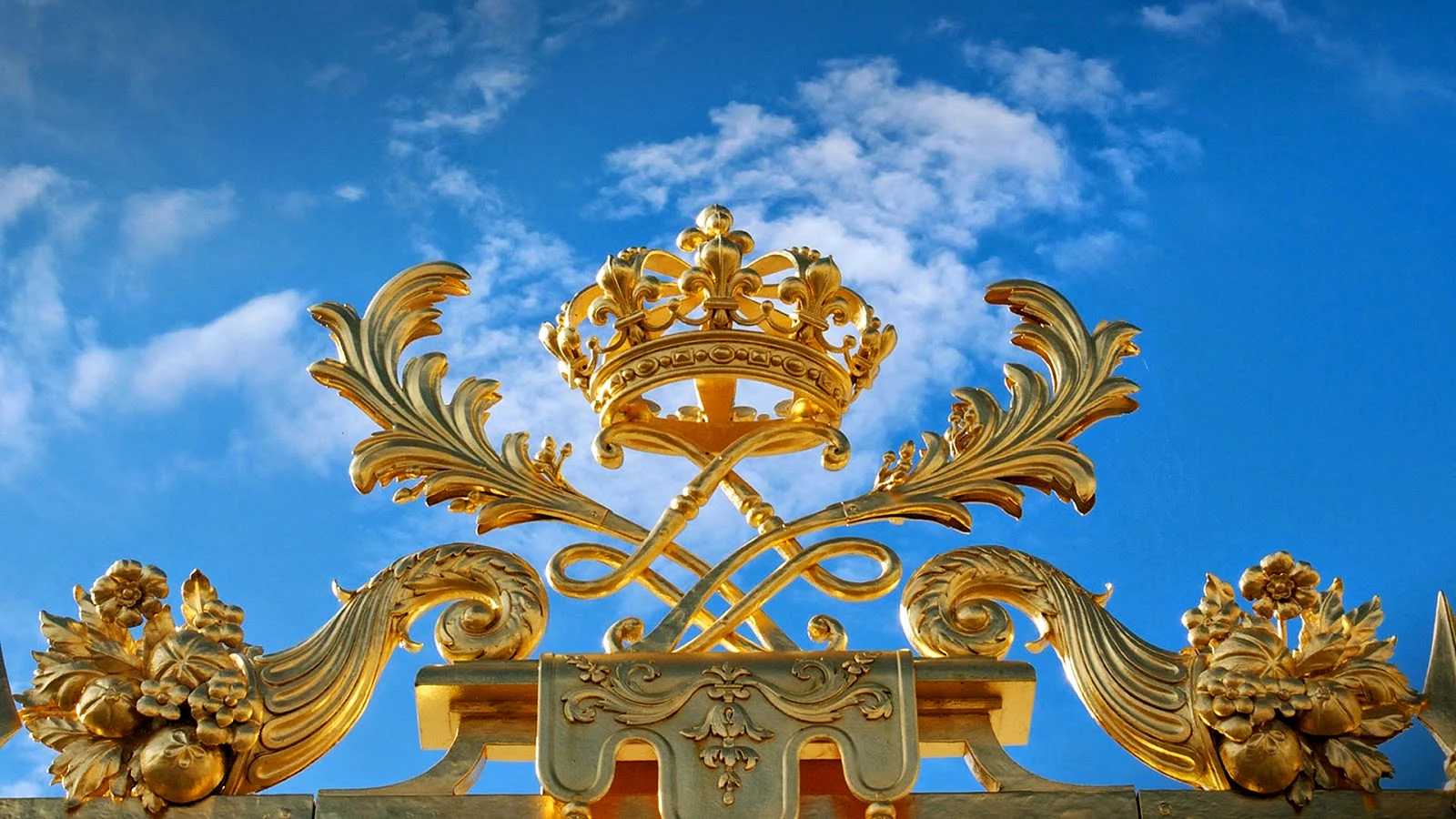 Crown Wallpaper