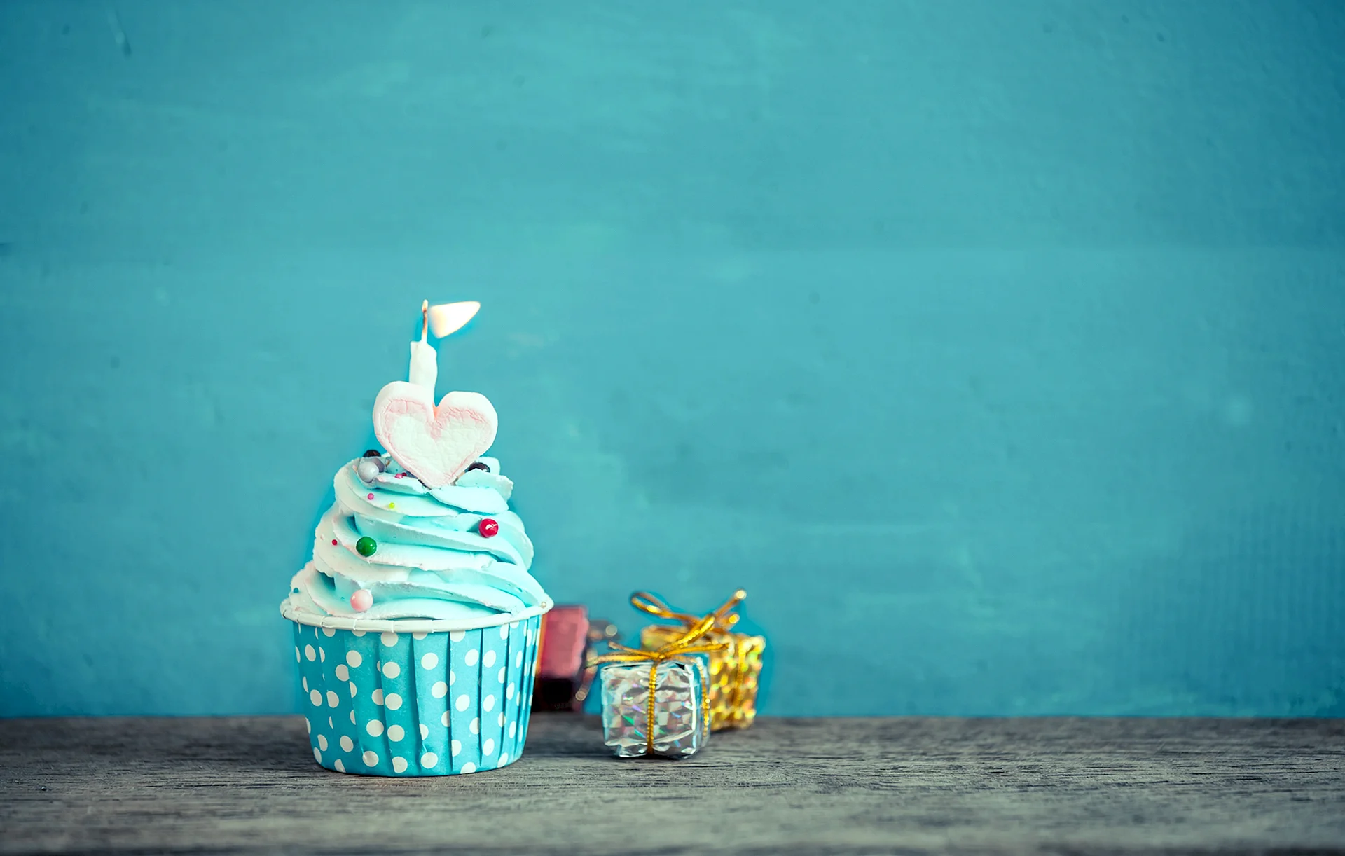 Cupcake Happy Birthday Wallpaper