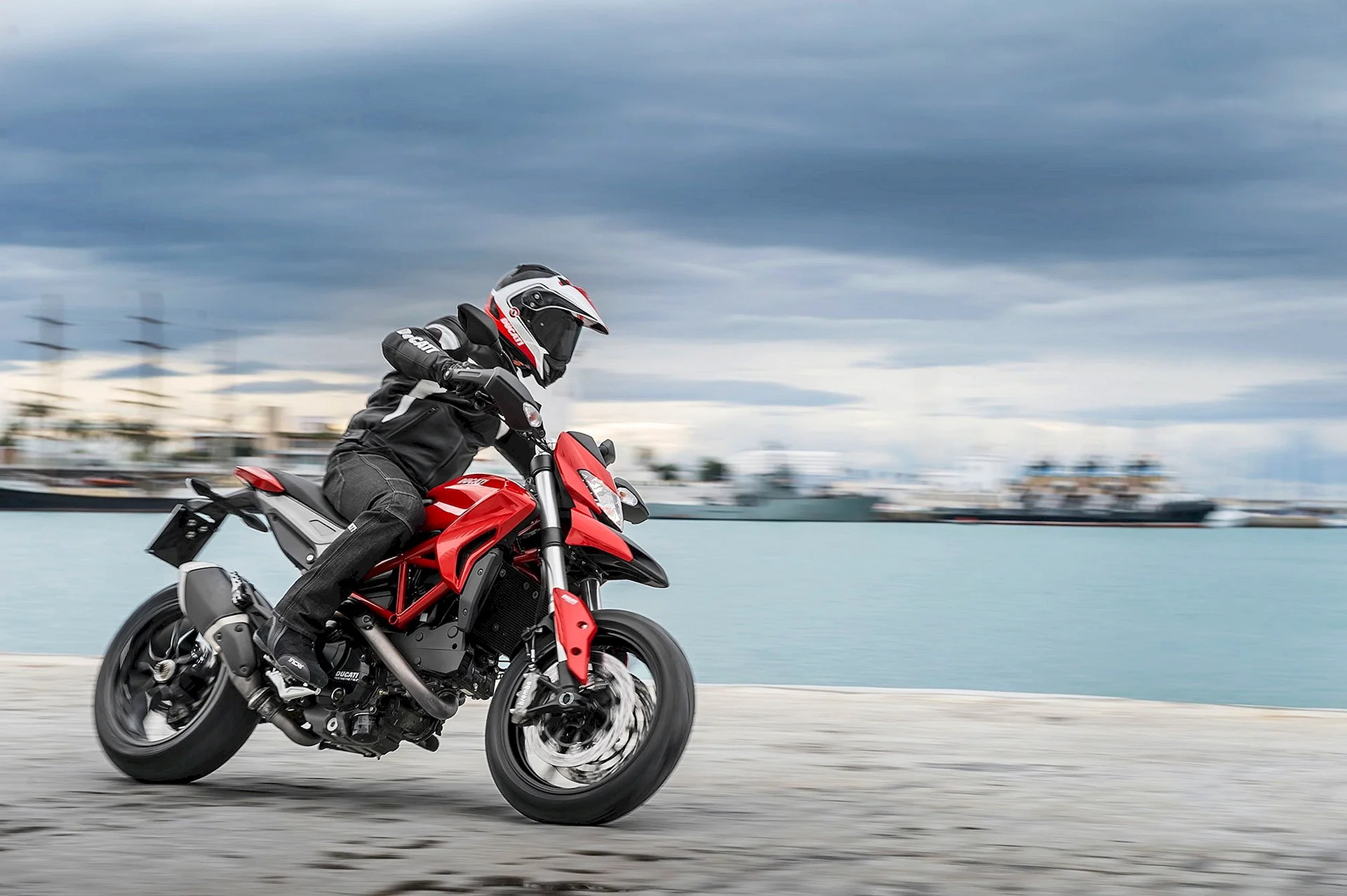 Ducati Hypermotard 2015 Wallpaper
