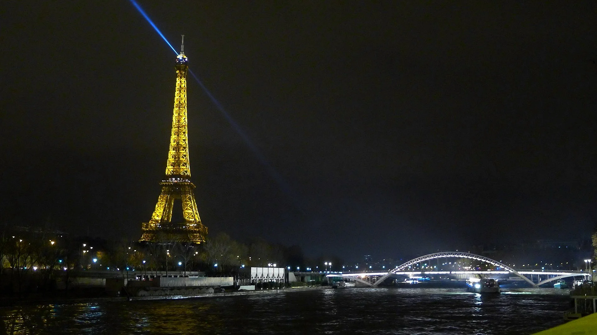 Eiffel Tower Night Wallpaper