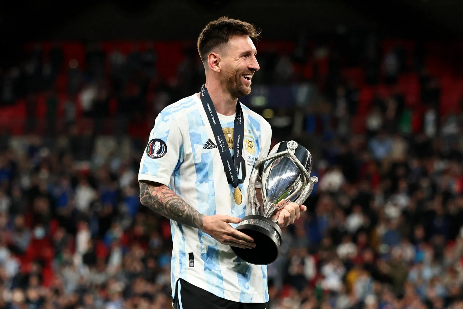 Finalissima 2022 Messi Trophy Wallpaper