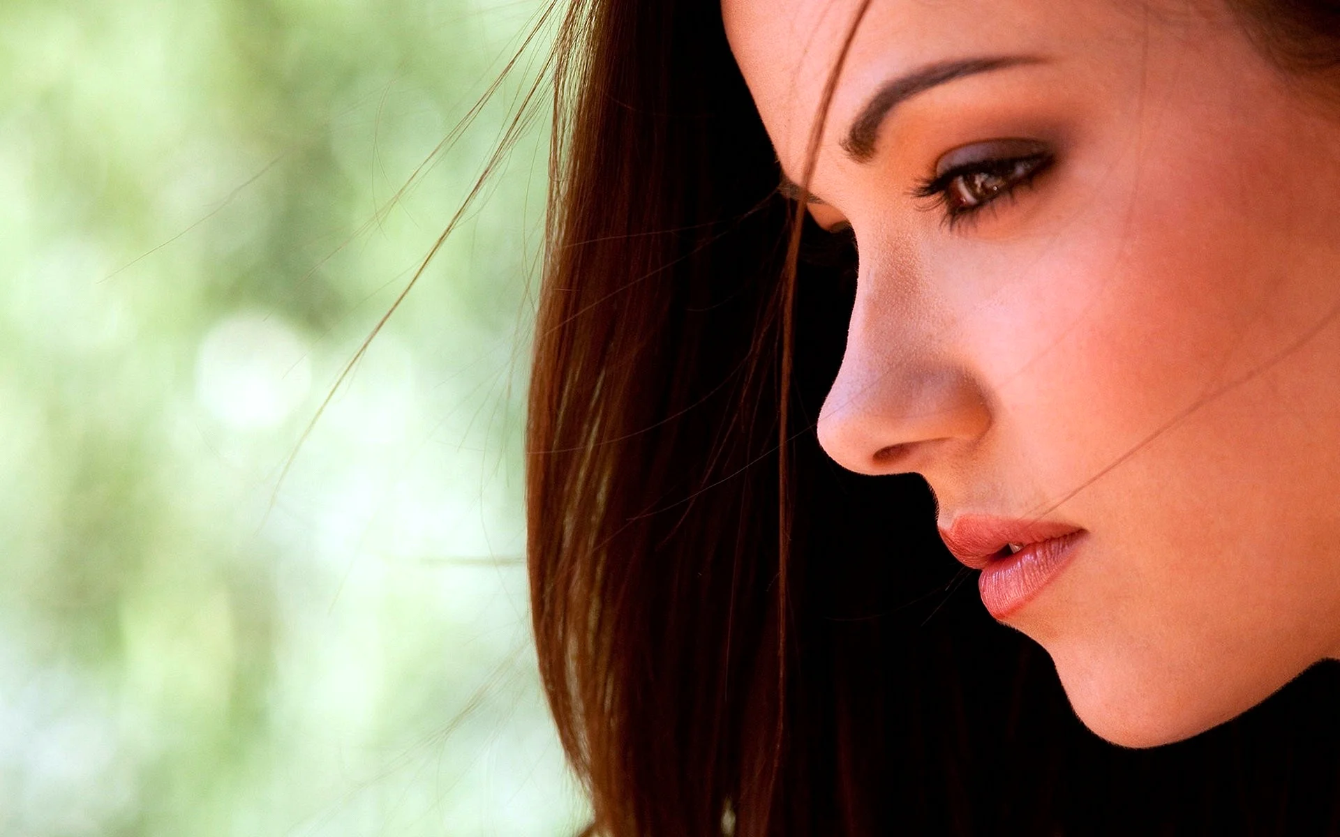 Girl Side Wallpaper