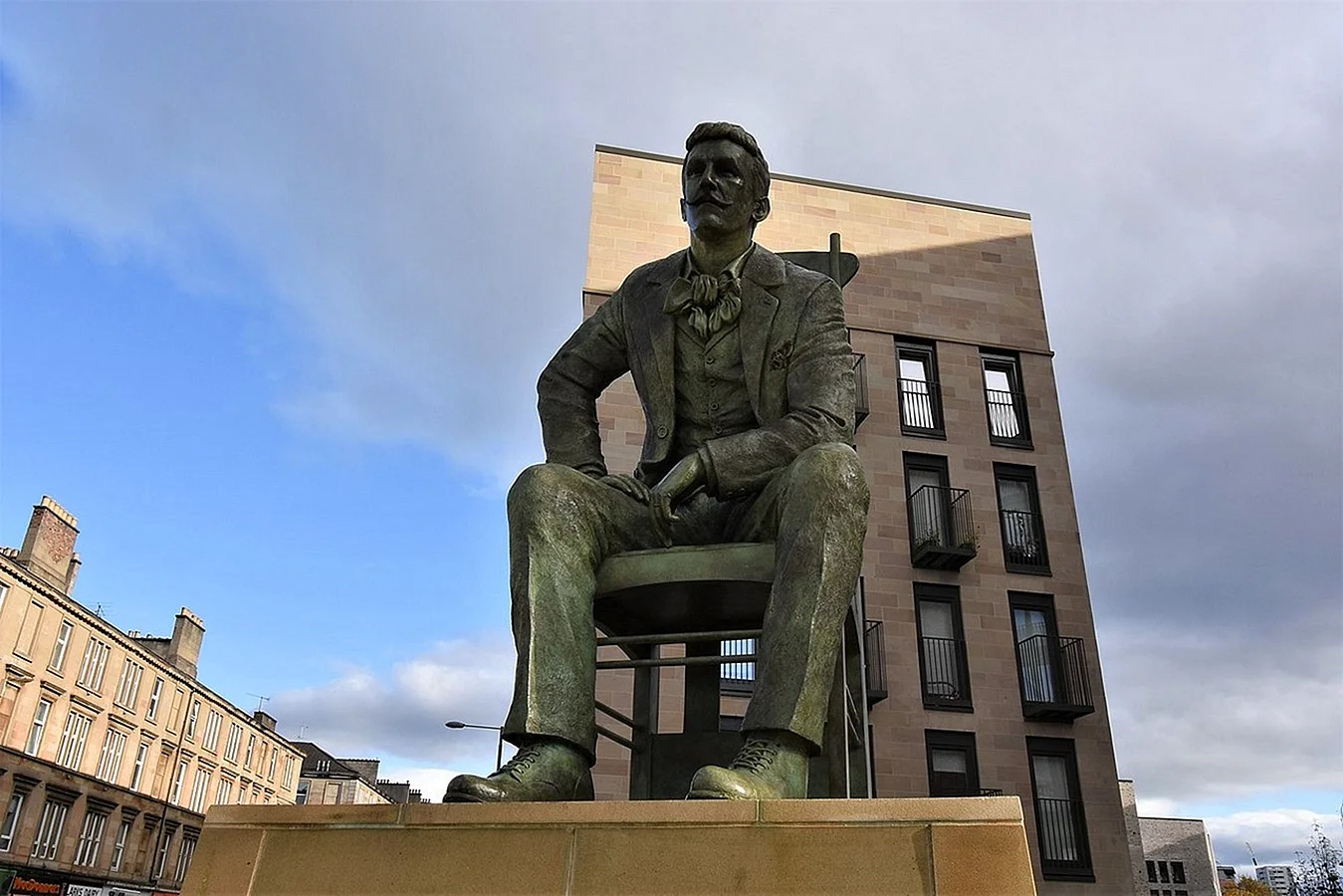 Glasgow Statue Wallpaper