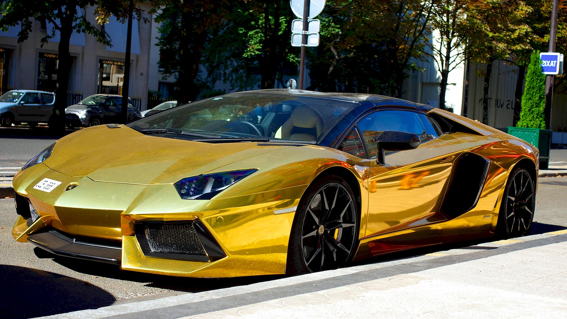 Golden Lamborghini Aventador Wallpaper