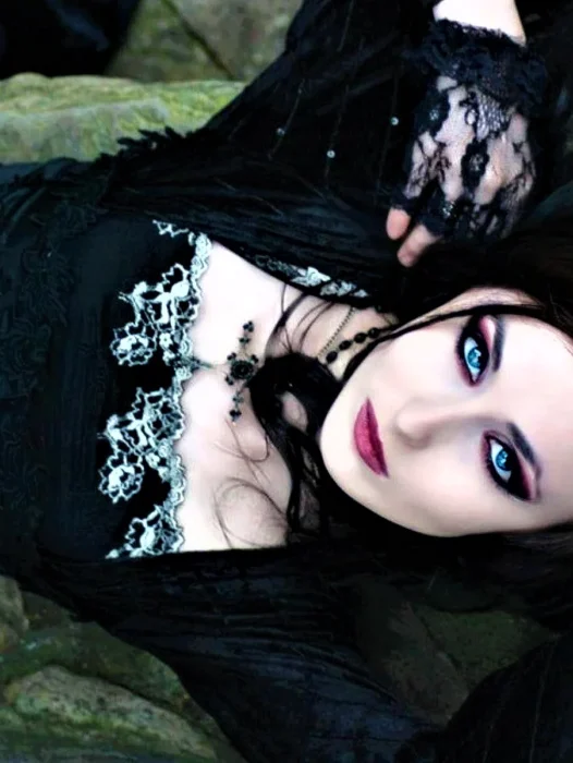 Gothic Girl Wallpaper