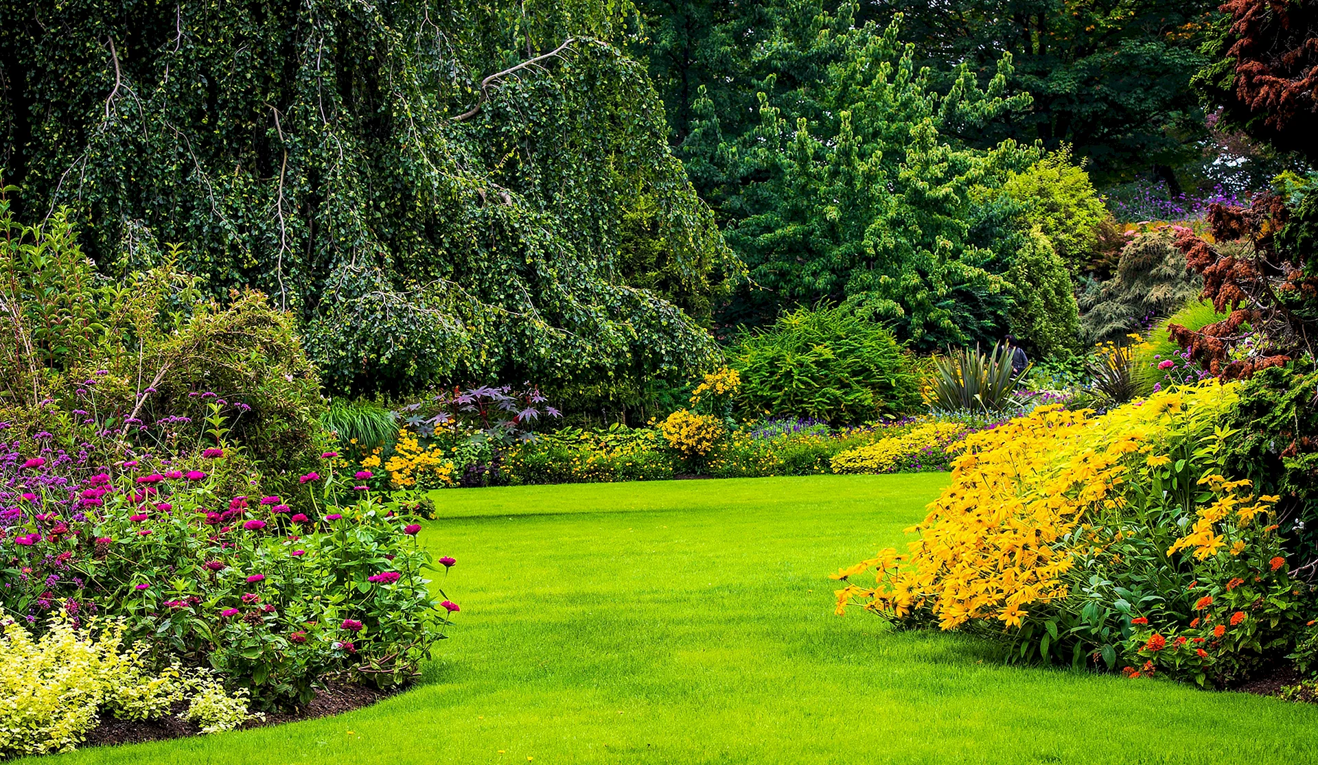 Green Landscape Garden Wallpaper