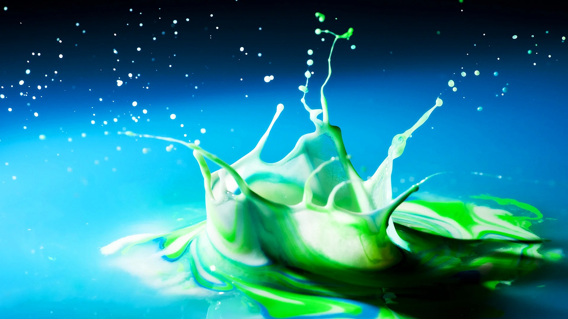 Green Liquid Splash Wallpaper