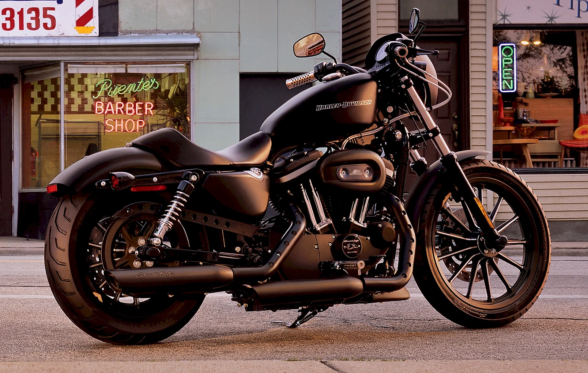 Harley Davidson Sportster Iron 883 Wallpaper