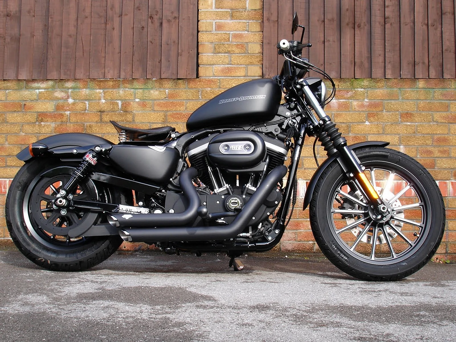 Harley Davidson Sportster Iron 883 Wallpaper