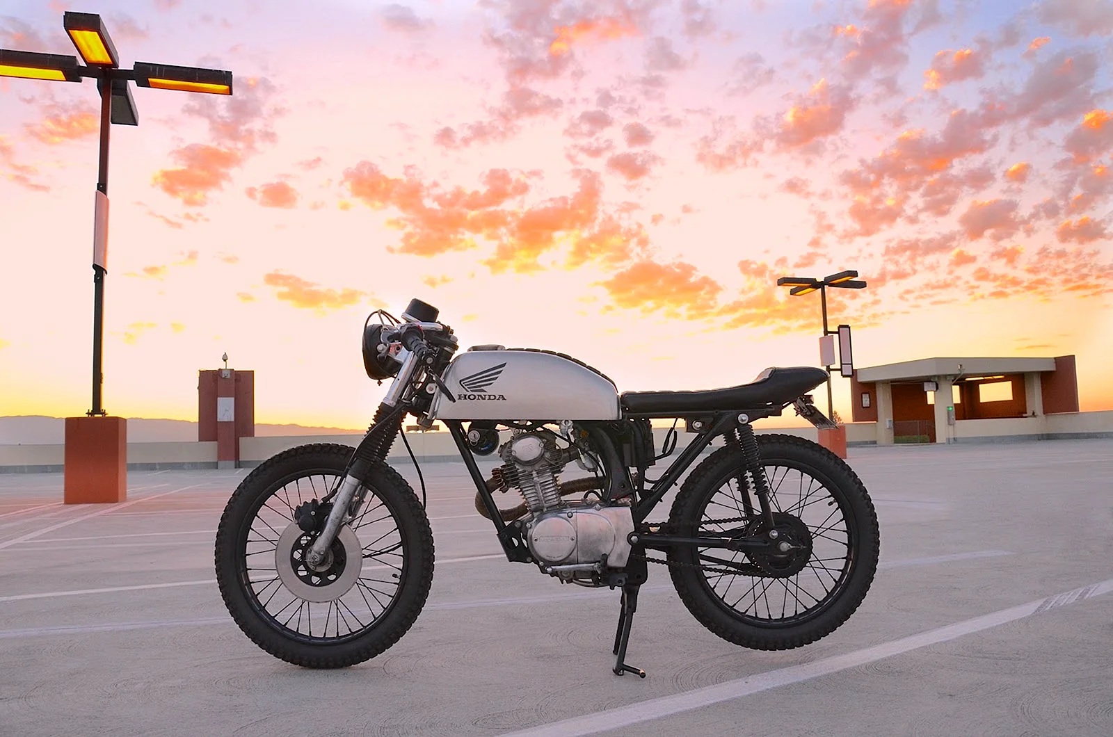 Honda 125 Cafe Racer Wallpaper