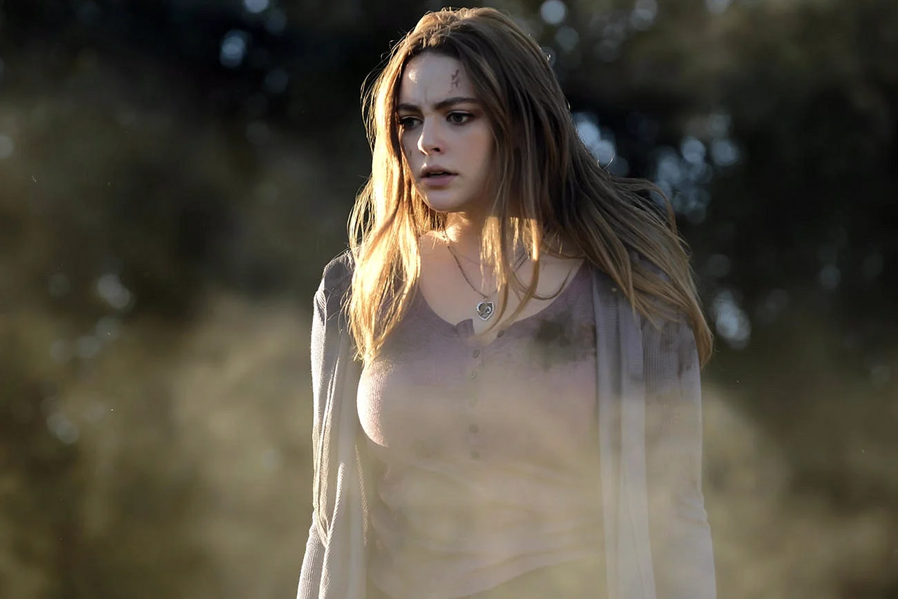 Hope Mikaelson Danielle Rose Russell Wallpaper