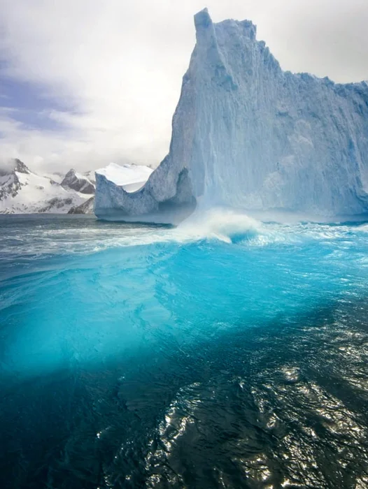 Iceberg Wallpaper