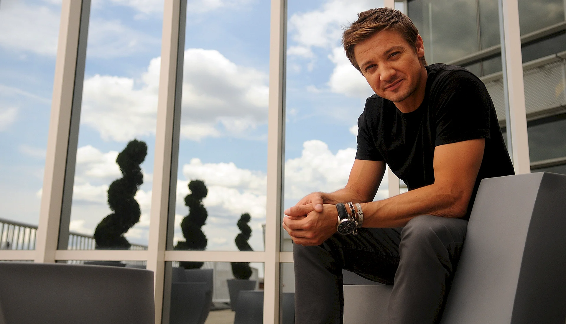 Jeremy Renner Photoshoot Wallpaper