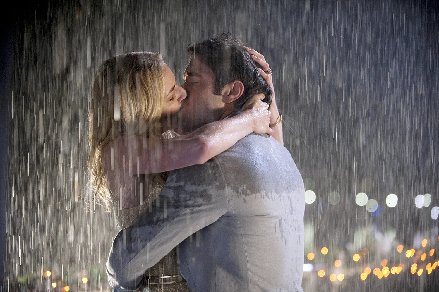 Kiss In The Rain Wallpaper