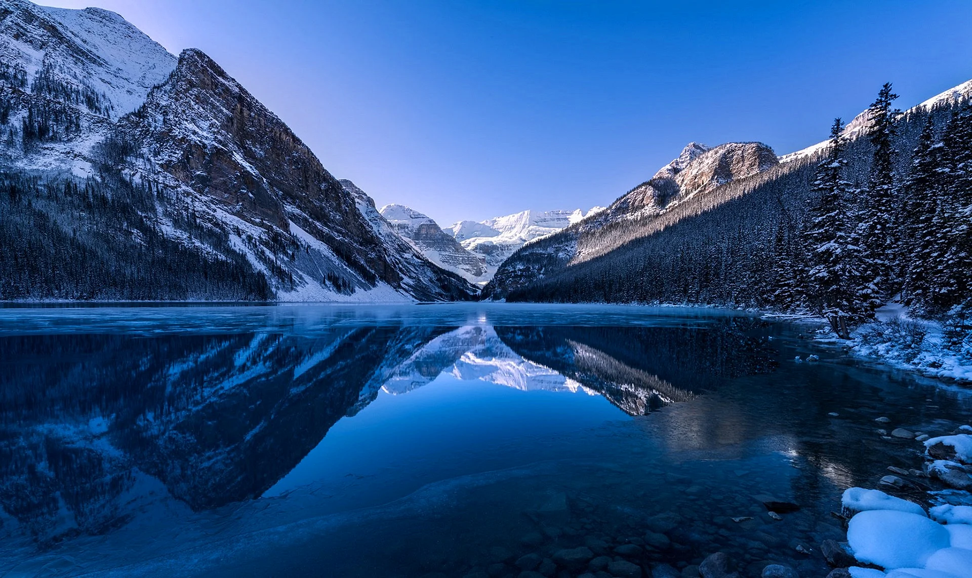 Lake Louise Wallpaper