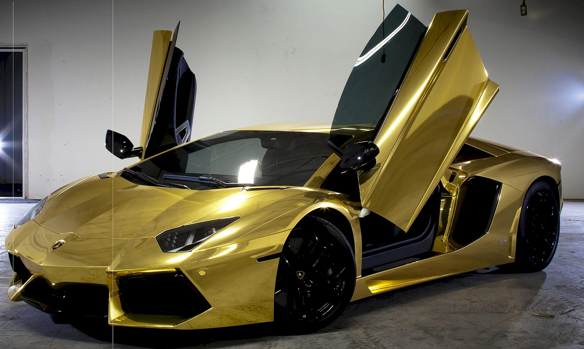 Lamborghini Aventador 2020 Gold Wallpaper