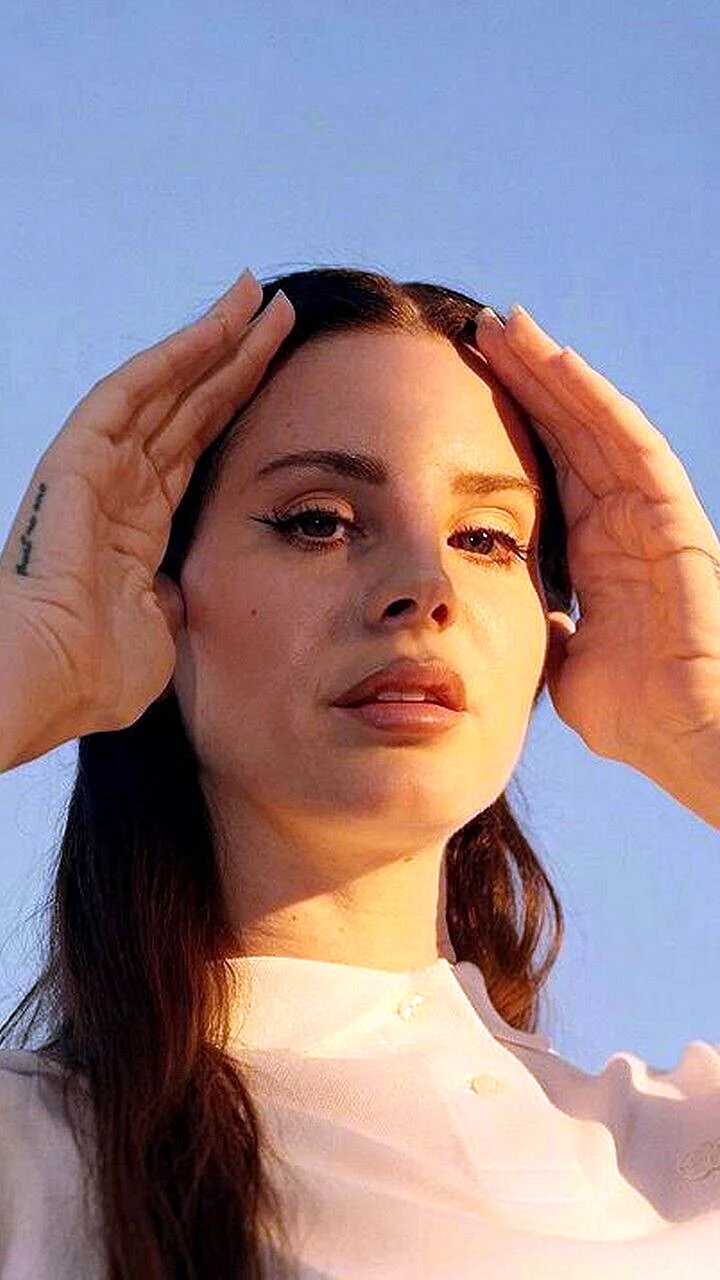 Lana Del Rey Aesthetic Wallpaper For iPhone