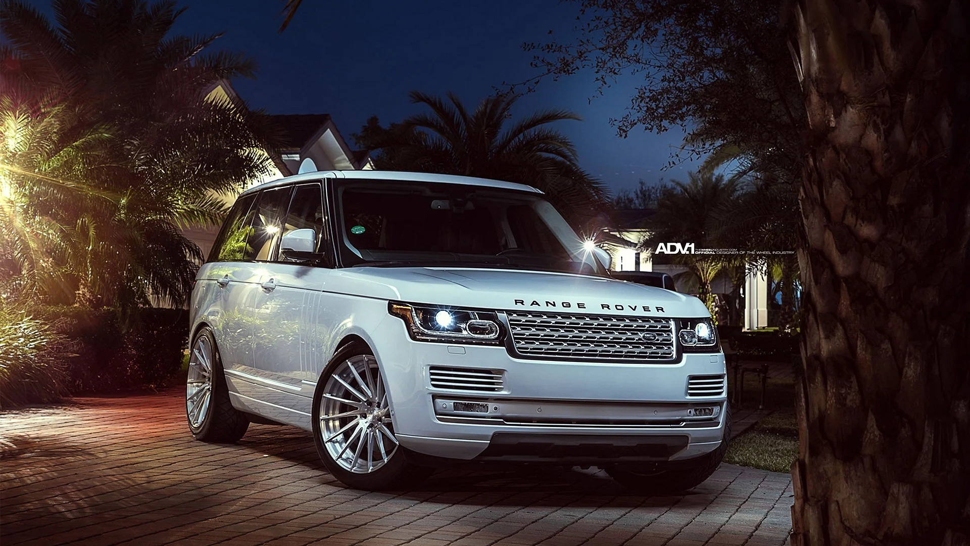 Land Rover Range Rover Vogue 2021 White Wallpaper