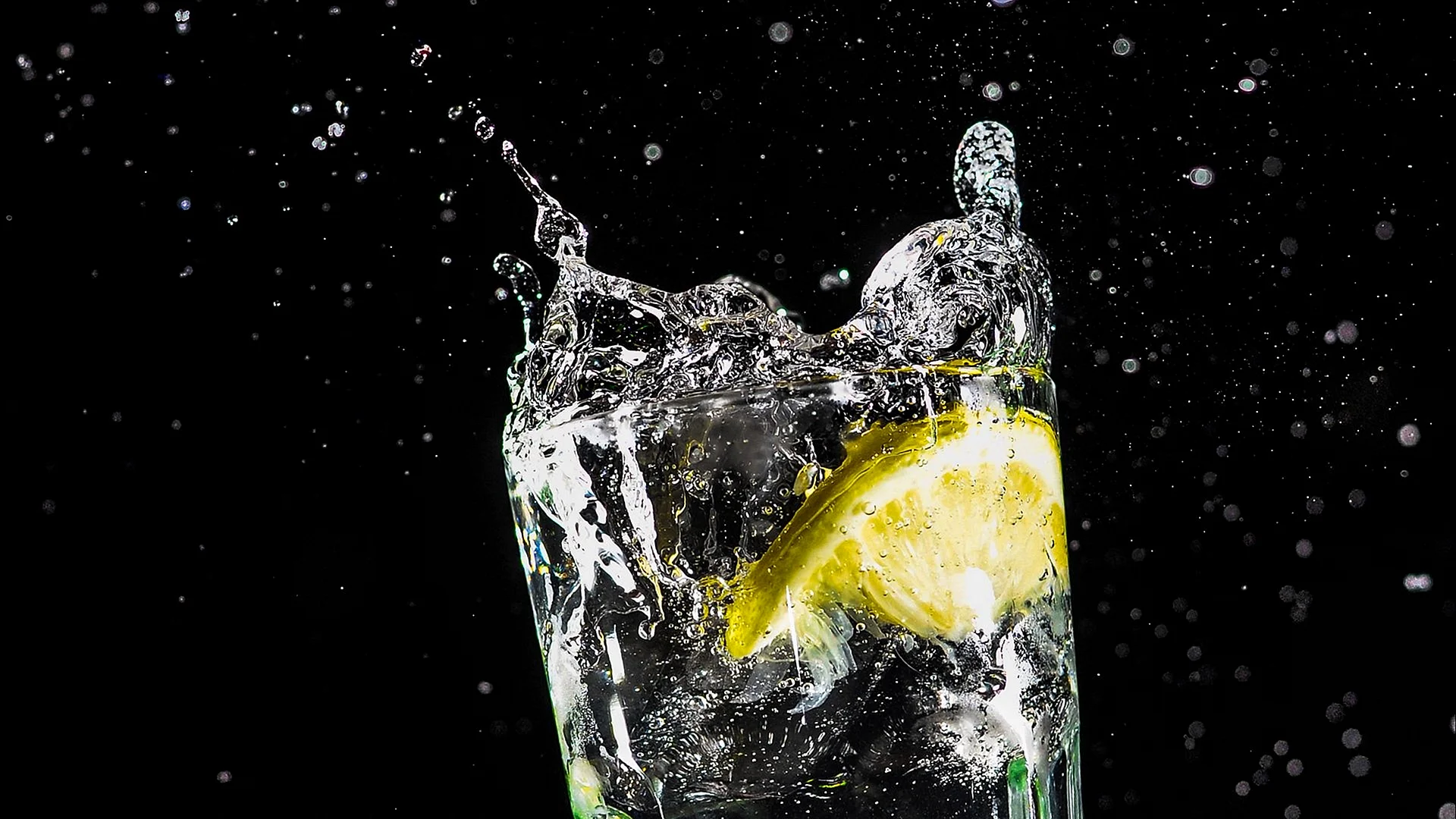 Lemon Water Wallpaper