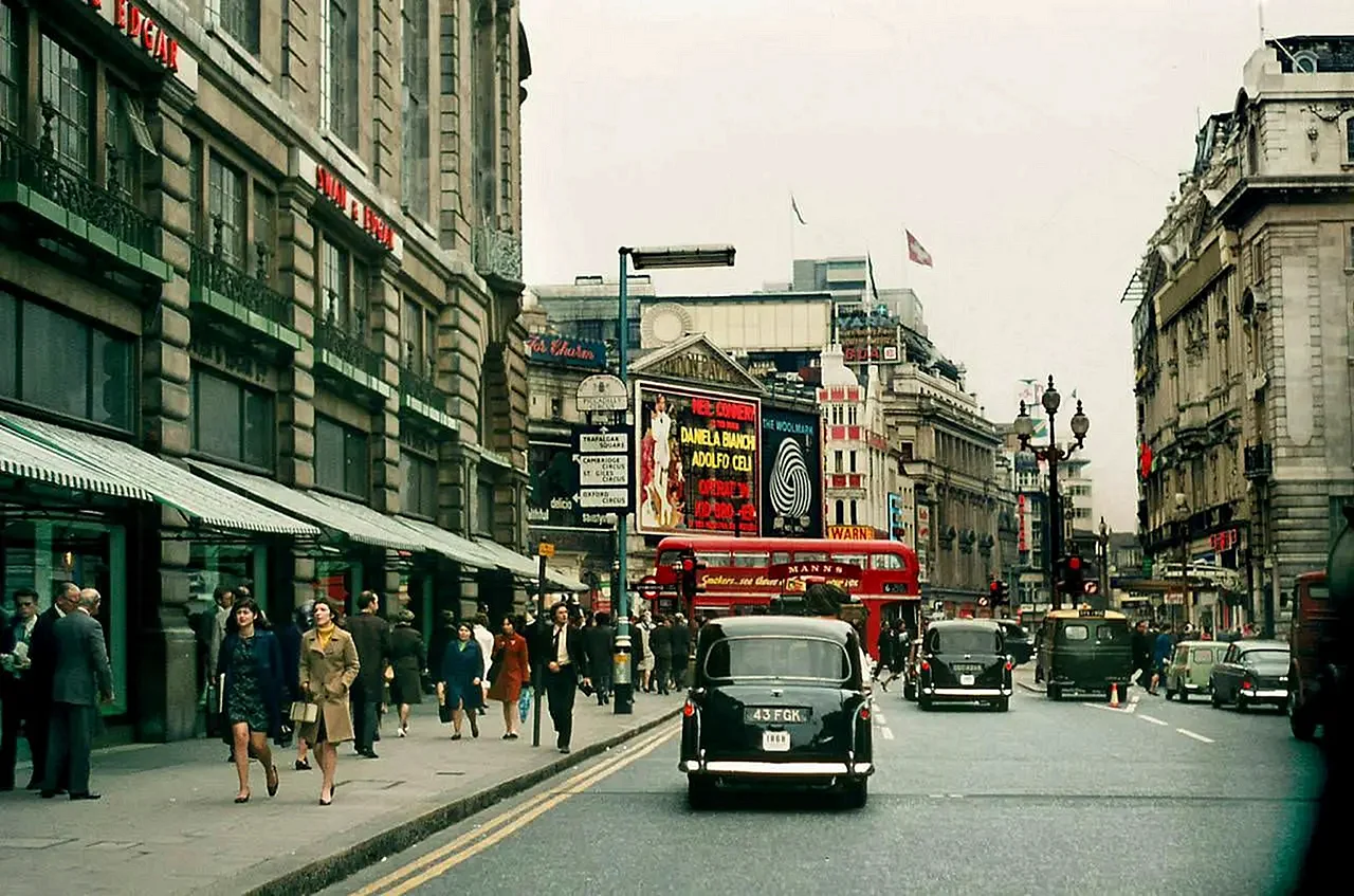 London 60s Wallpaper