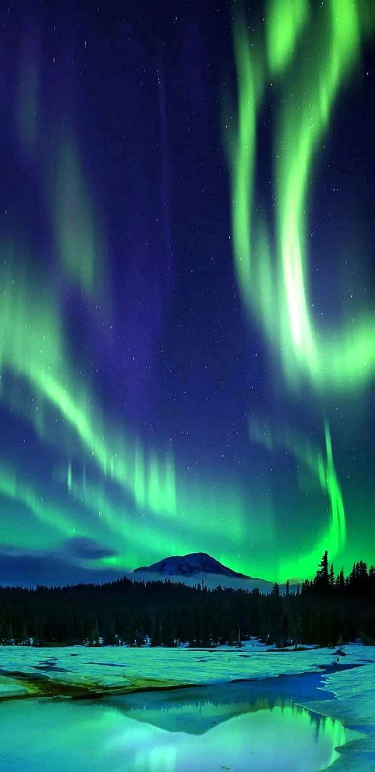 Malam Aurora Borealis Wallpaper For iPhone