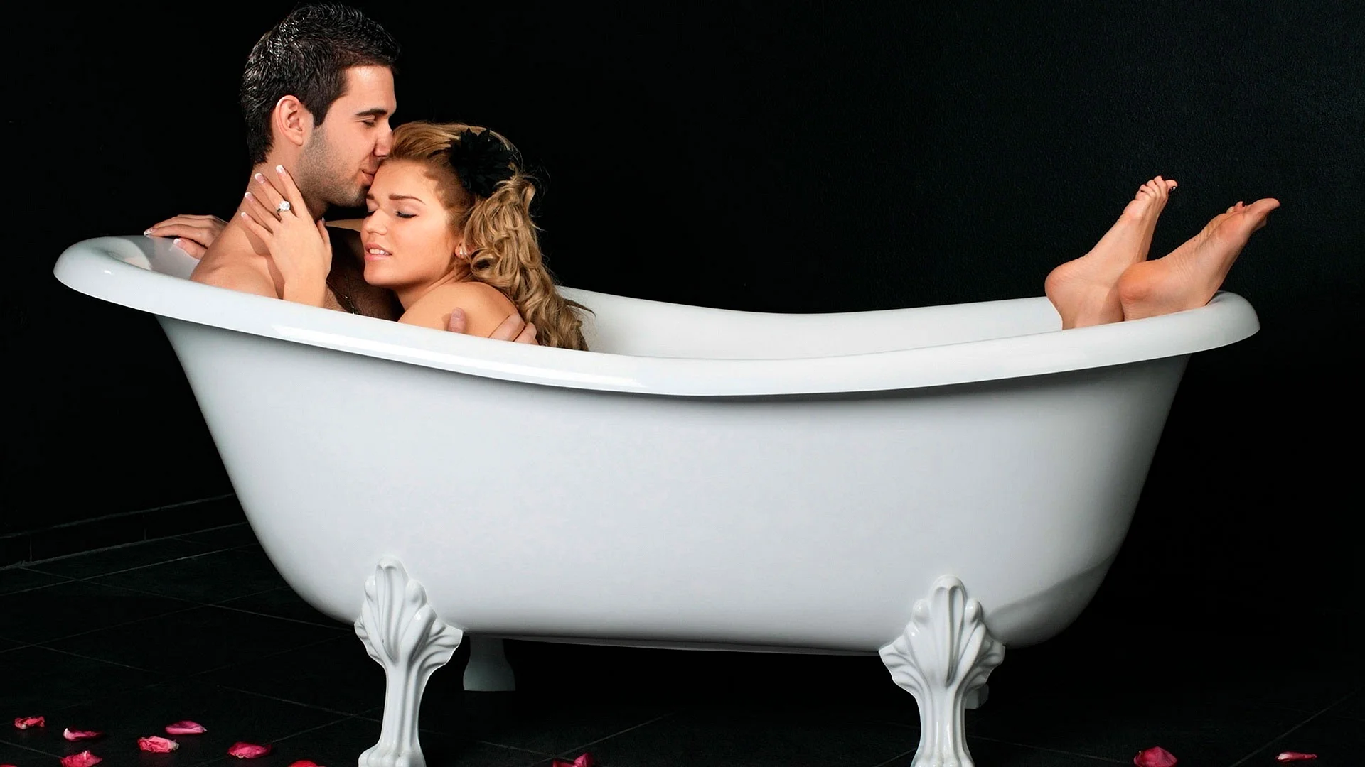 Man And Woman In Bathtub Wallpaper