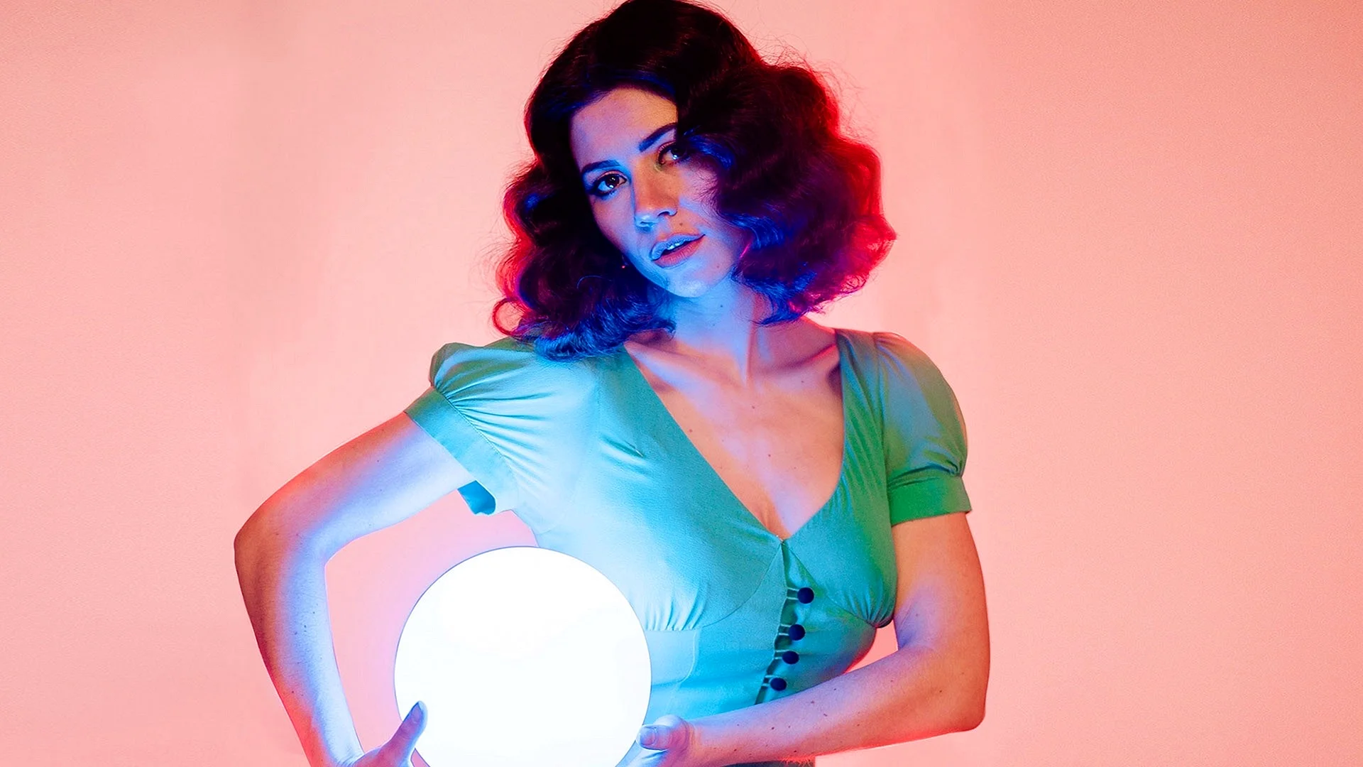 Marina And The Diamonds Wallpaper