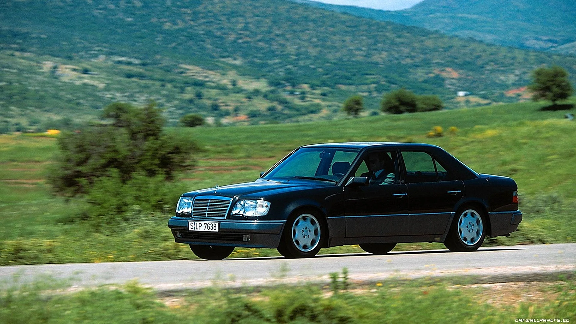 Mercedes Benz W124 Wallpaper