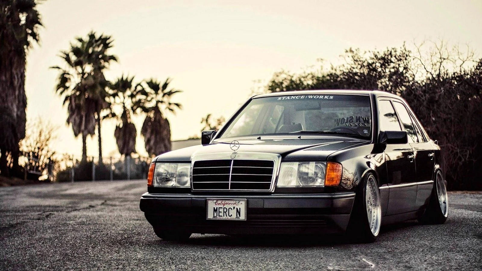 Mercedes Benz W124 Wallpaper