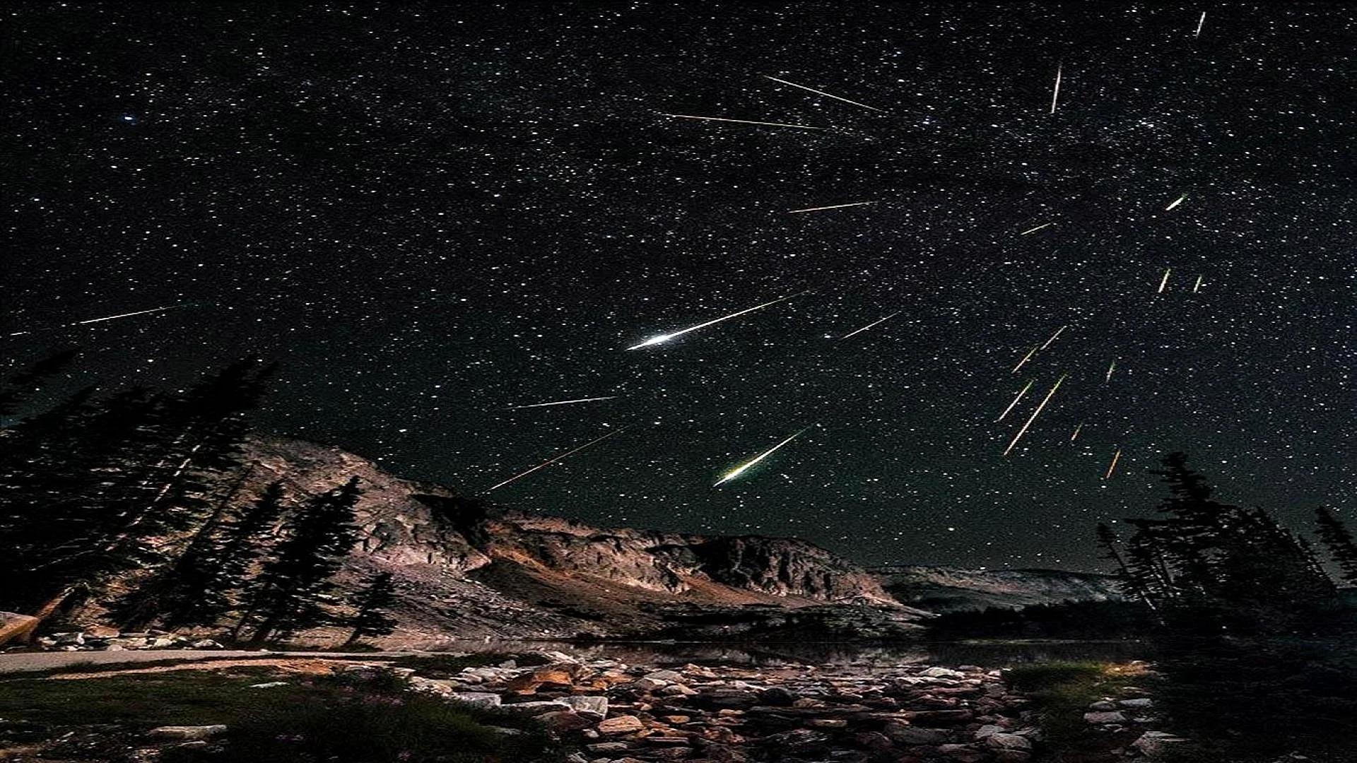 Метеоры небесные тела. Метеор метеорит метеоритный дождь. Метеорный поток Геминиды. Метеорные потоки астрономия. Метеор потока Персеид 1993 года.