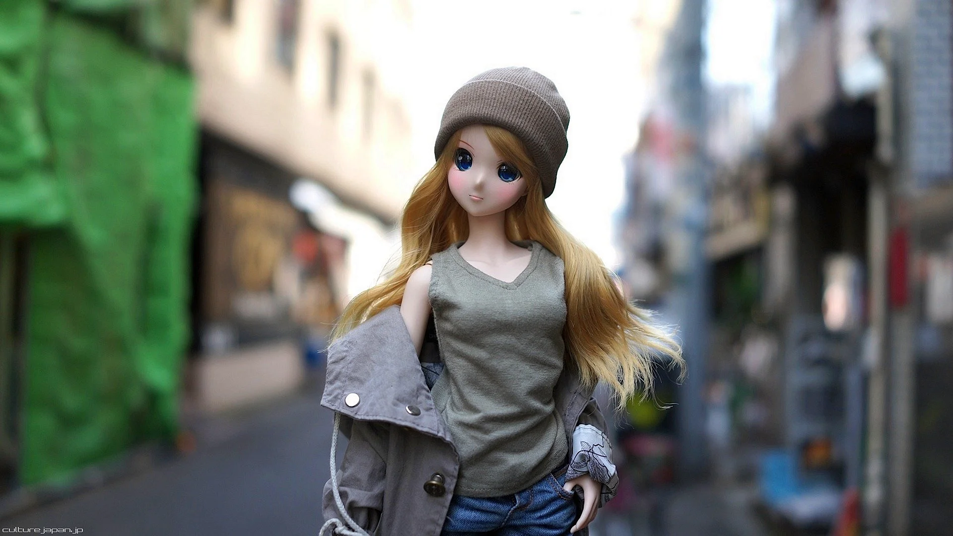 Mini Smart Doll Wallpaper